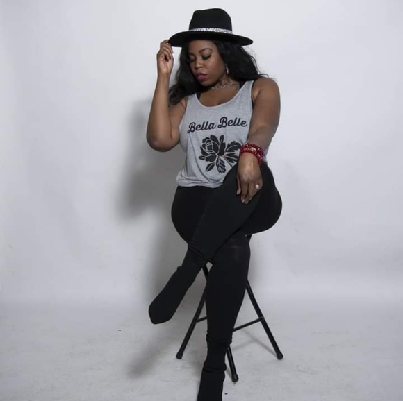 💥 CLOSET CLOSING SALE💥 FREE LEGGINGS 💥 Ladies Tank Tee-NWOT - Picture 2 of 4